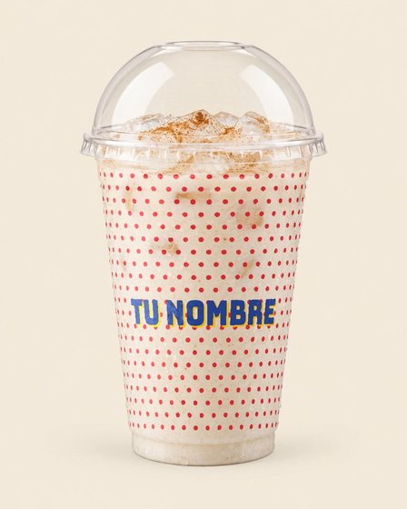 Vaso transparente con horchata / Clear cup with horchata